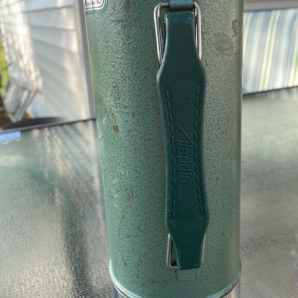 Vintage Stanley Aladdin thermos. Green with handle. Chrome lid and base. Quart - Picture 4 of 16